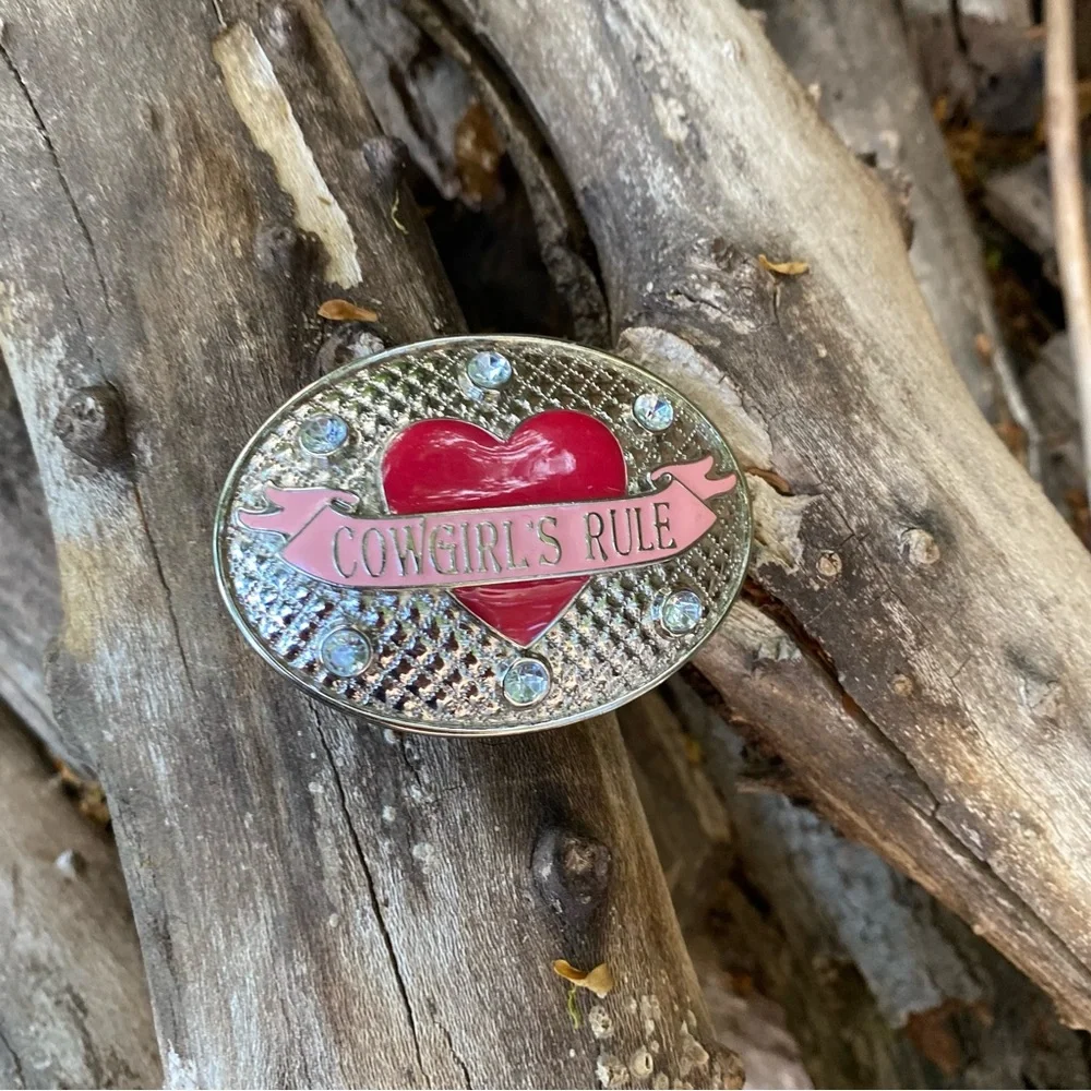 ♥️♥️NOCONA COWGIRL BUCKLE, PREOWNED 3” x 2.25” ♥️ COWGIRLS RULE PRINTED💖💖